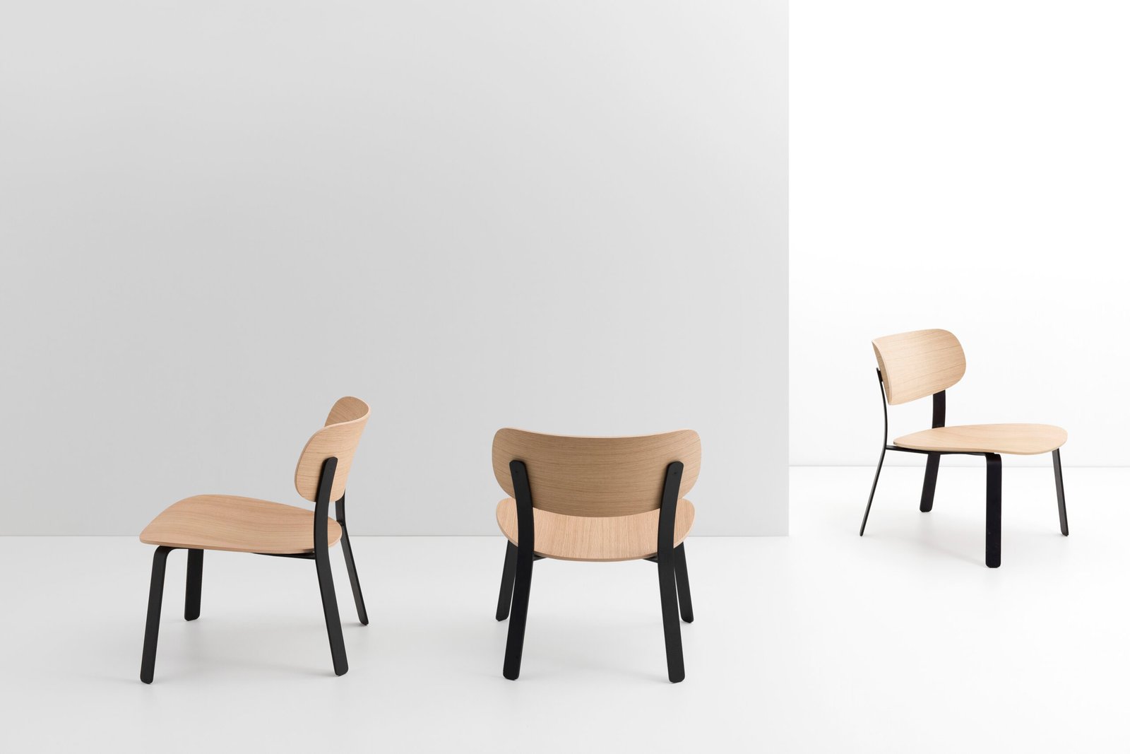 Springback Minimalist Lounge Chair