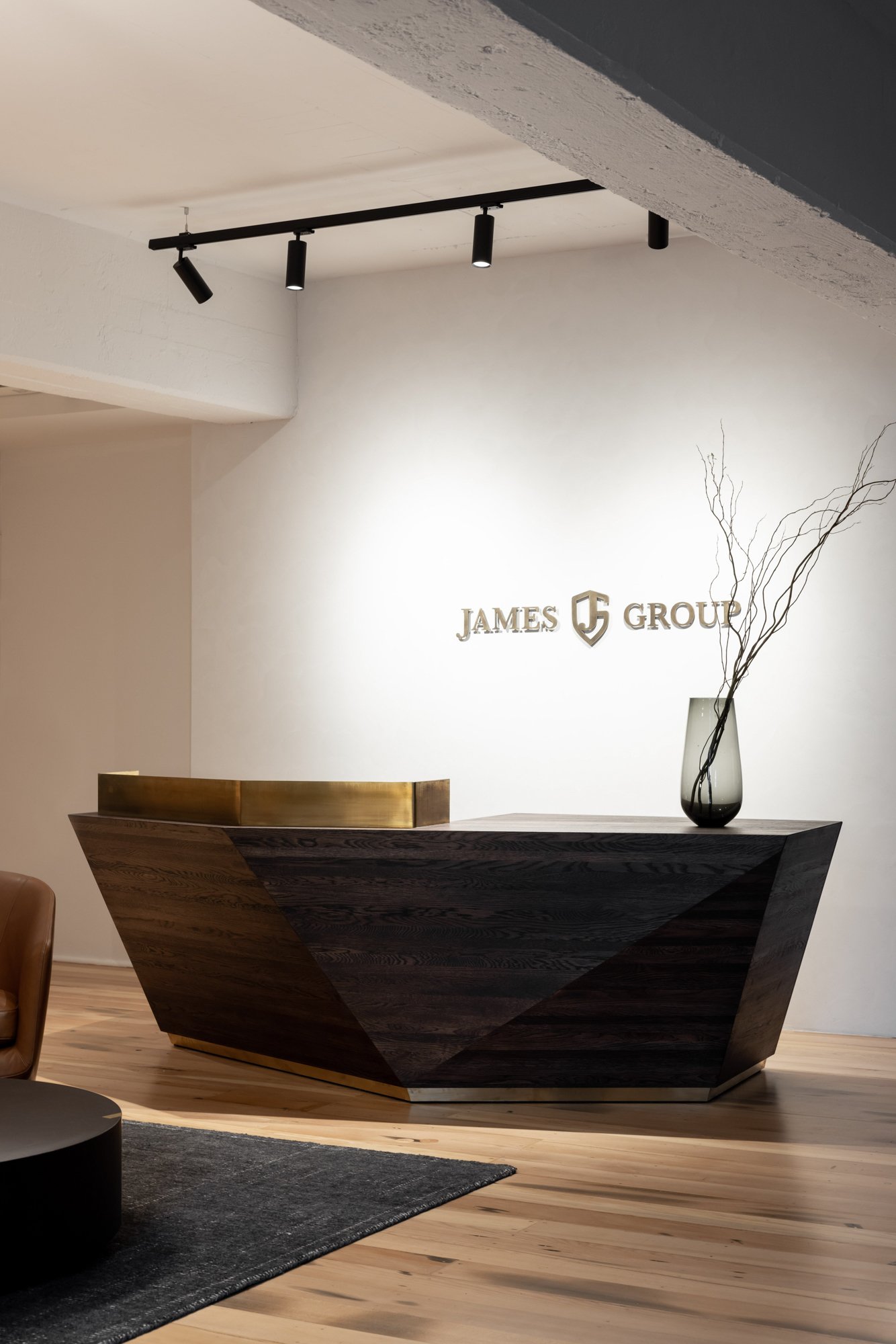 Workspace setting with TOOU furniture, image 2