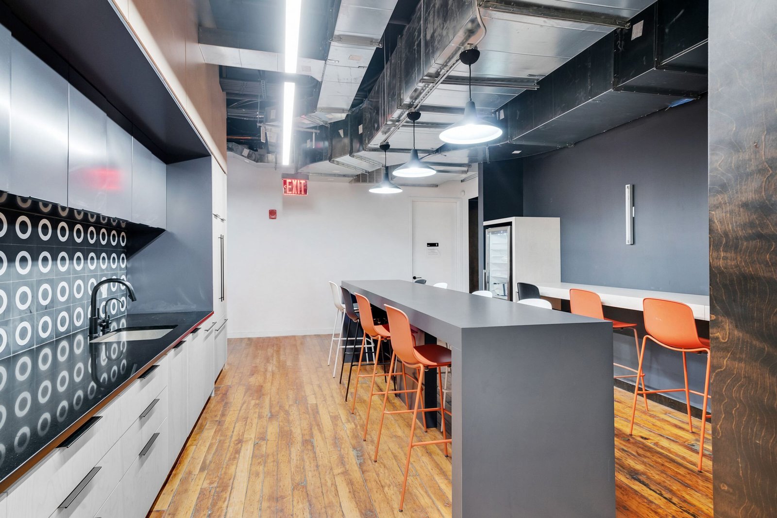 Workspace setting with TOOU furniture, image 4