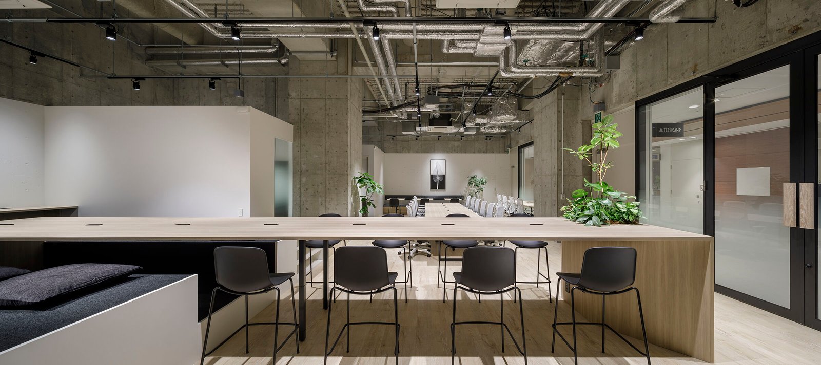 Education setting with TOOU furniture, image 3