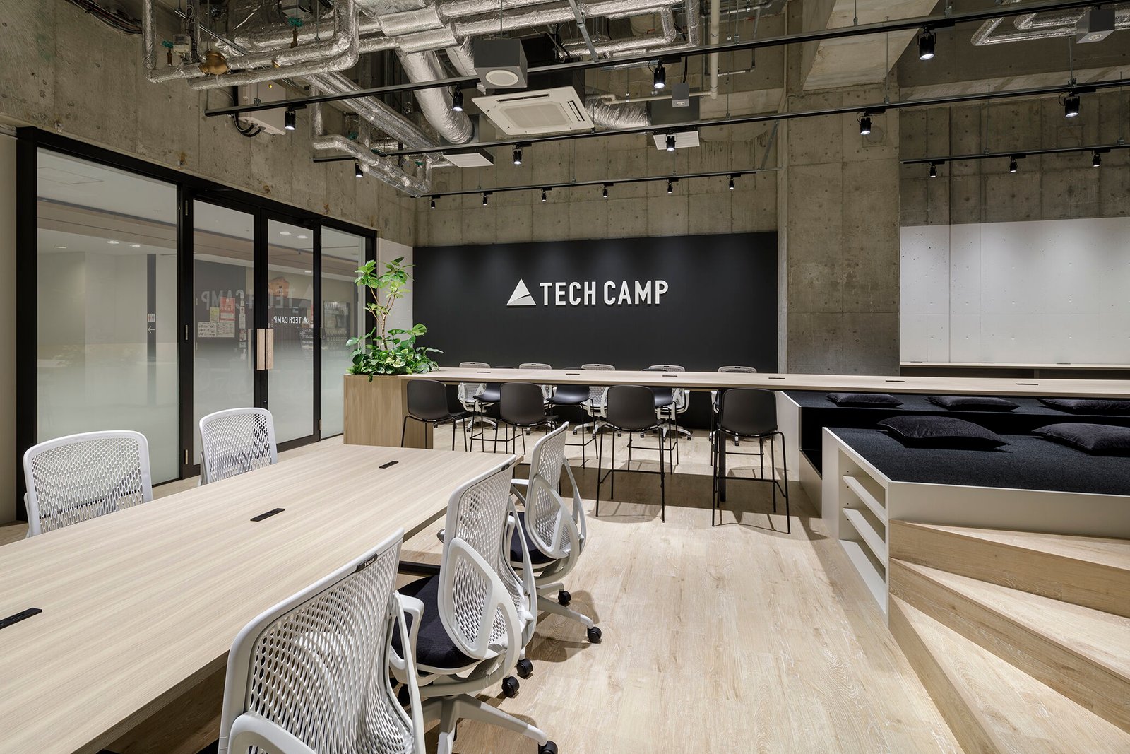 Education setting with TOOU furniture, image 4