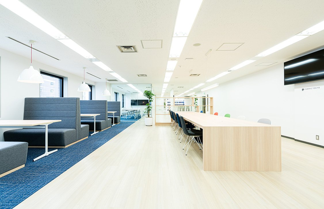 Workspace setting with TOOU furniture, image 2