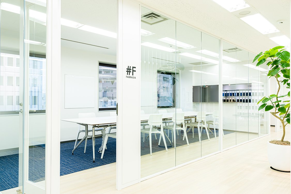 Workspace setting with TOOU furniture, image 3