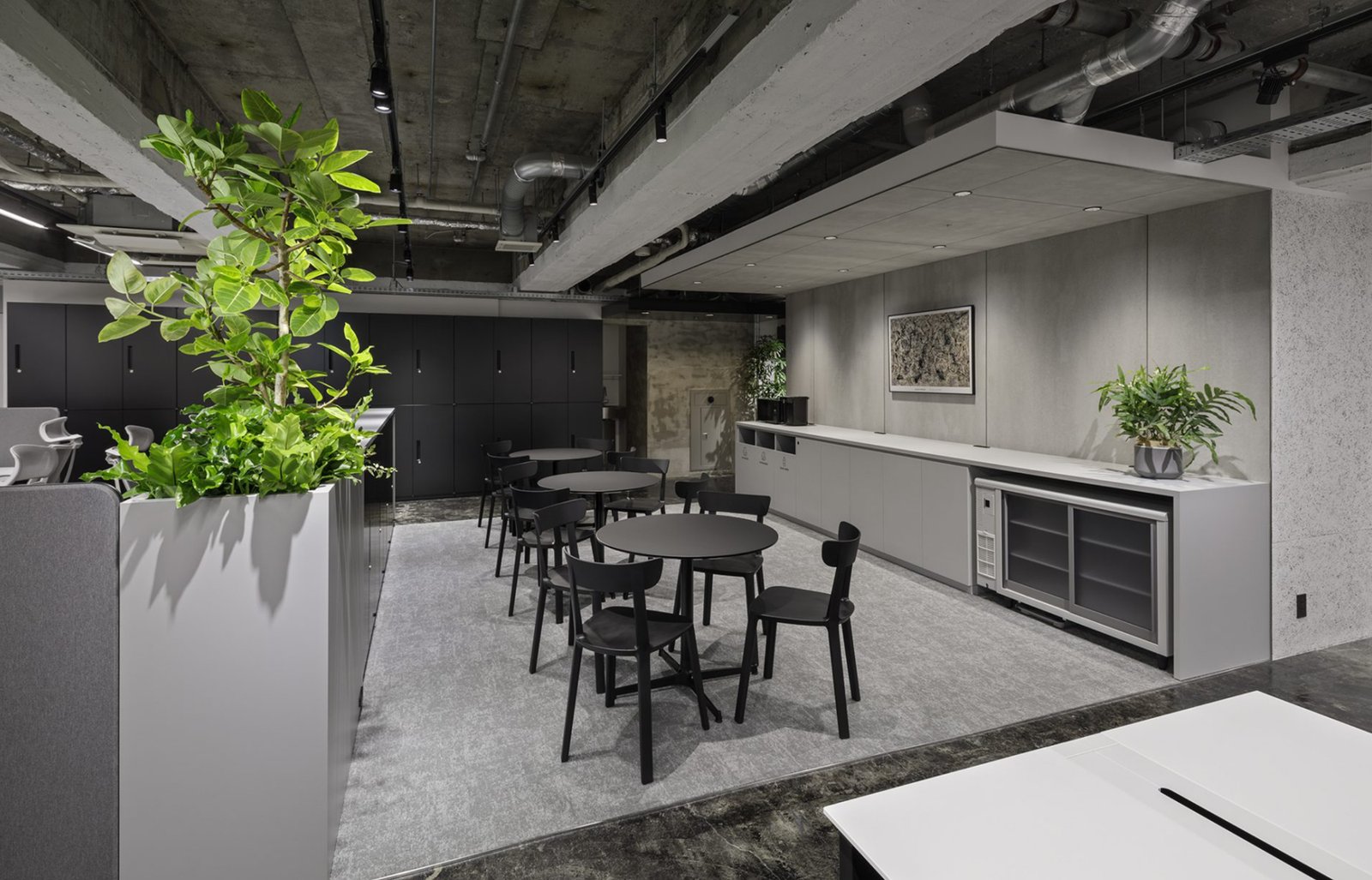 Workspace setting with TOOU furniture, image 3