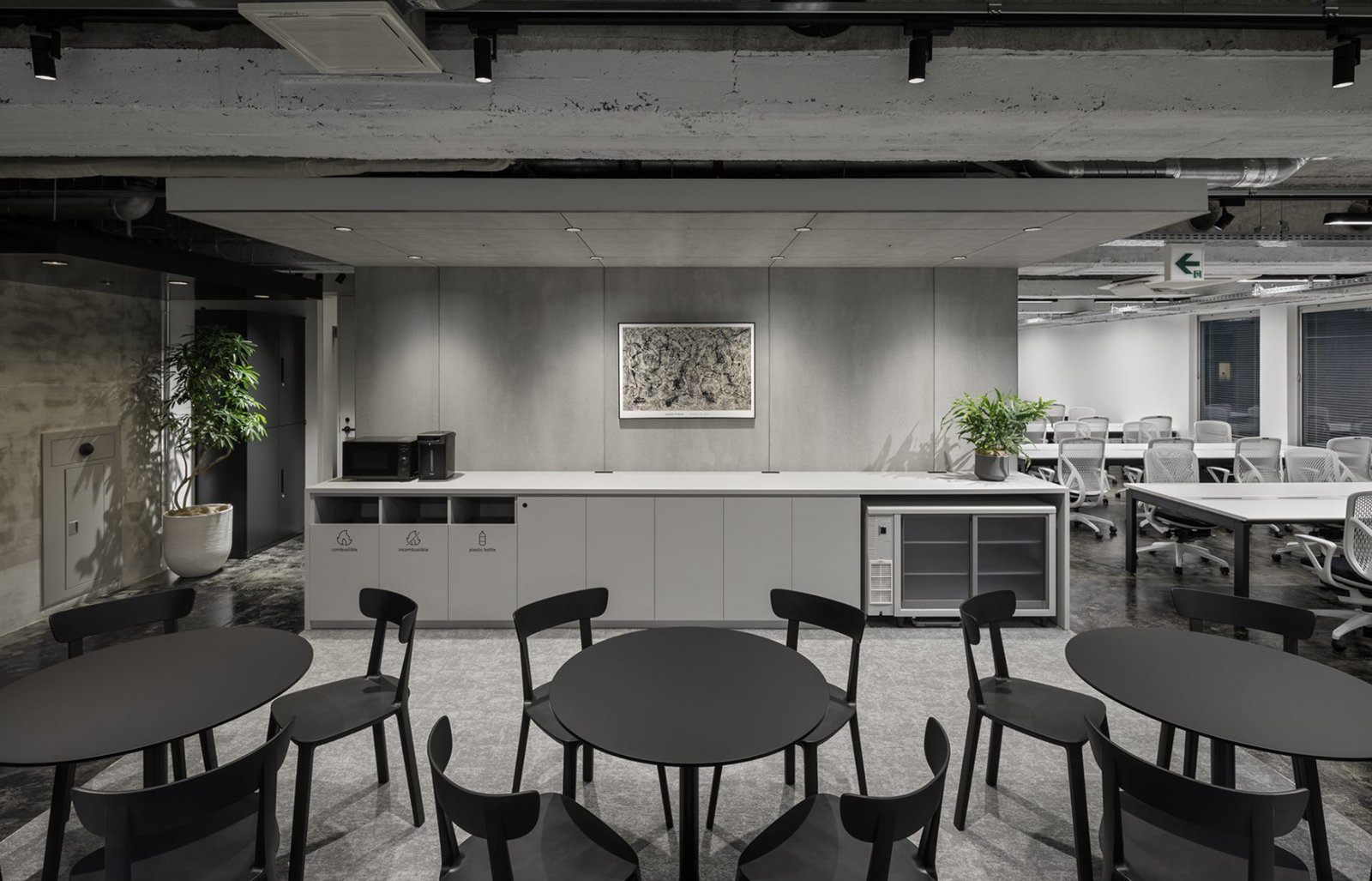Workspace furniture setting