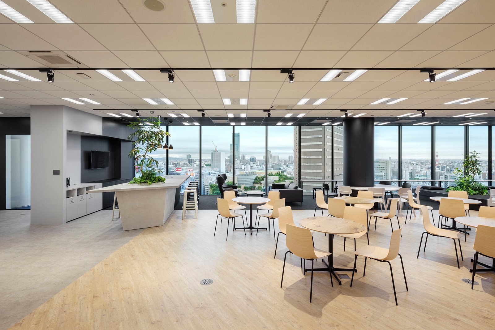 Education setting with TOOU furniture, image 3