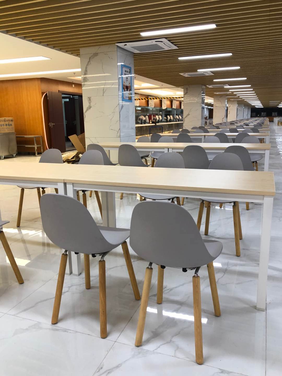 Workspace furniture setting