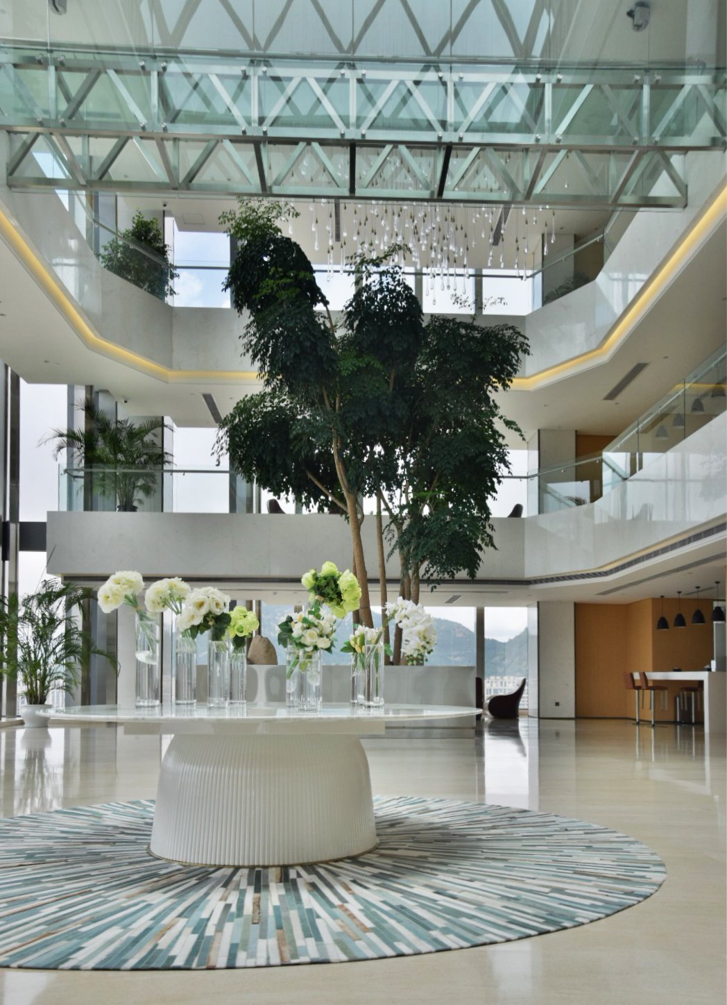 Workspace setting with TOOU furniture, image 2