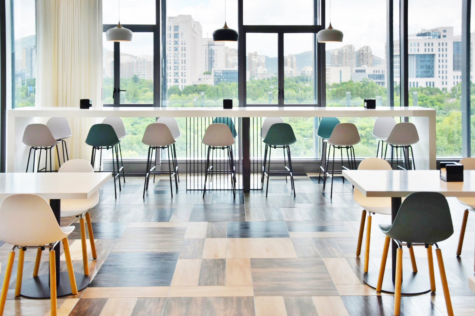 Workspace furniture setting