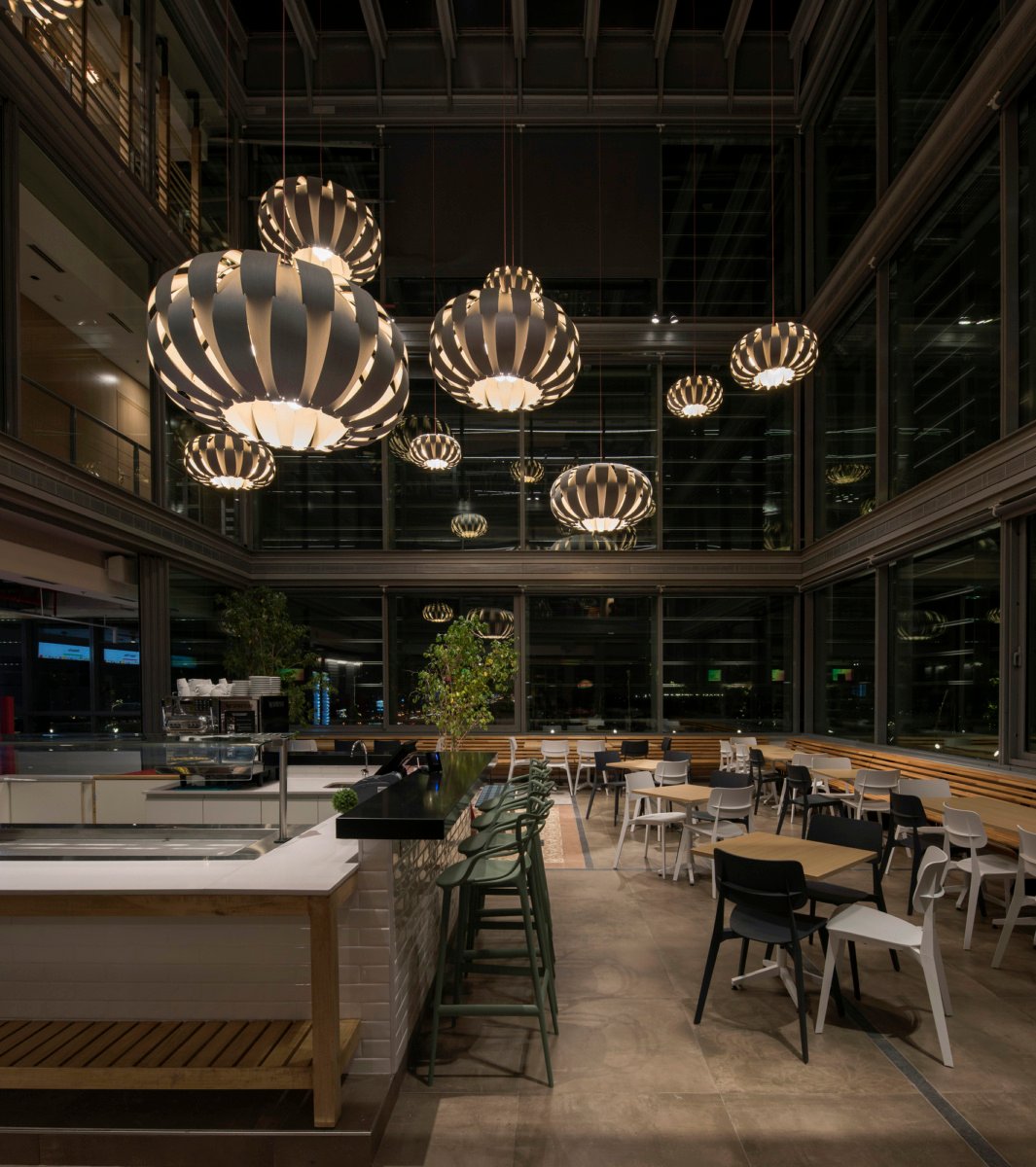 Workspace furniture setting