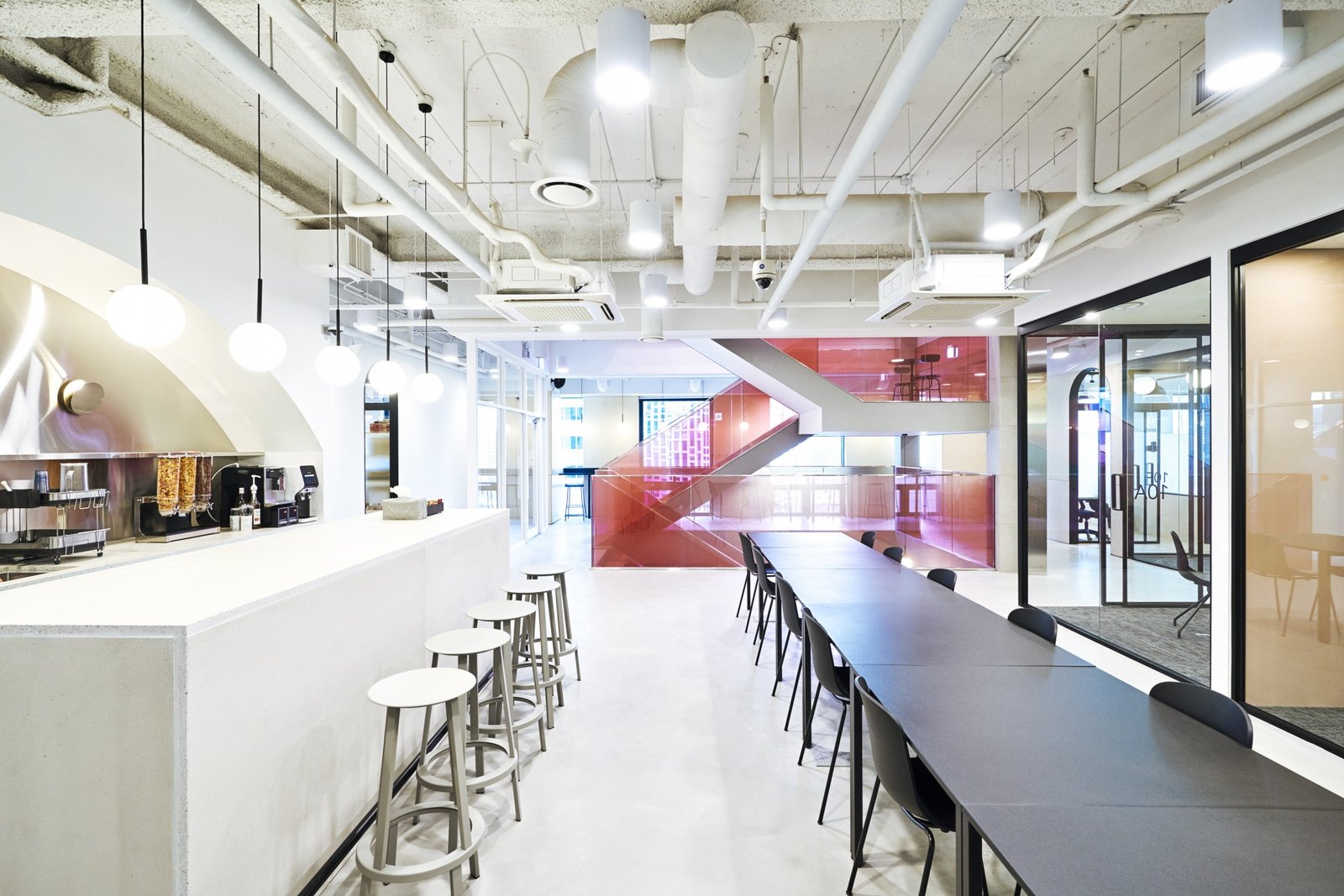 Workspace setting with TOOU furniture, image 2