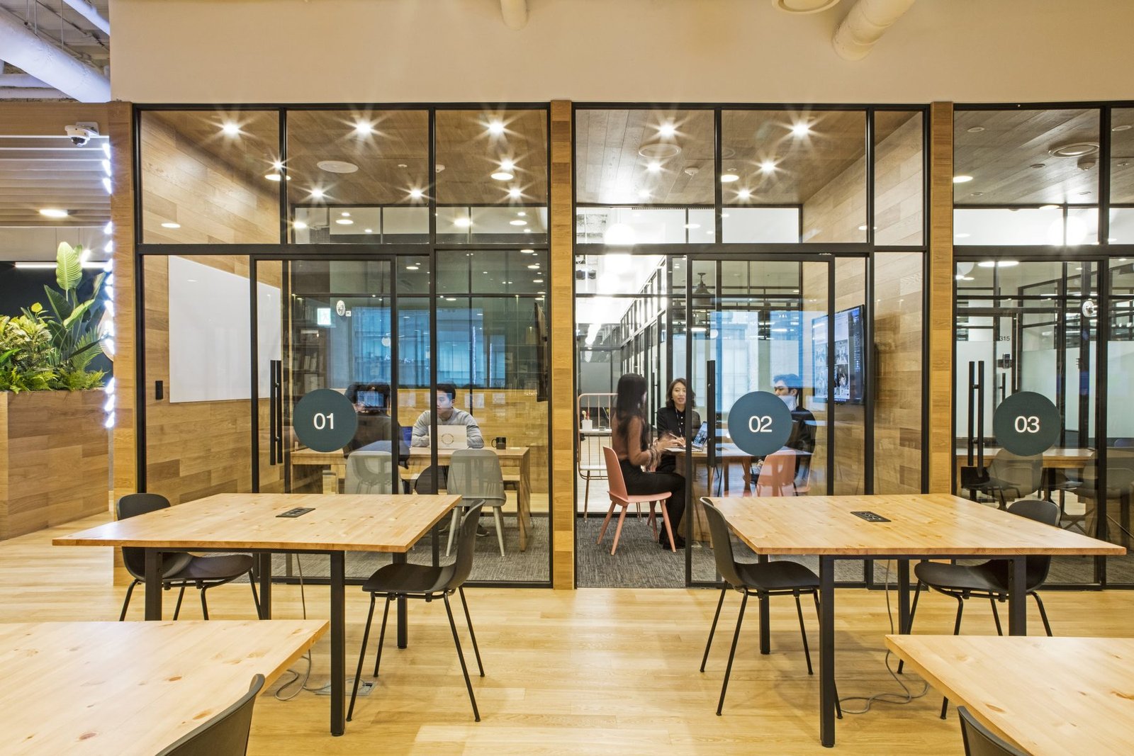 Workspace setting with TOOU furniture, image 3