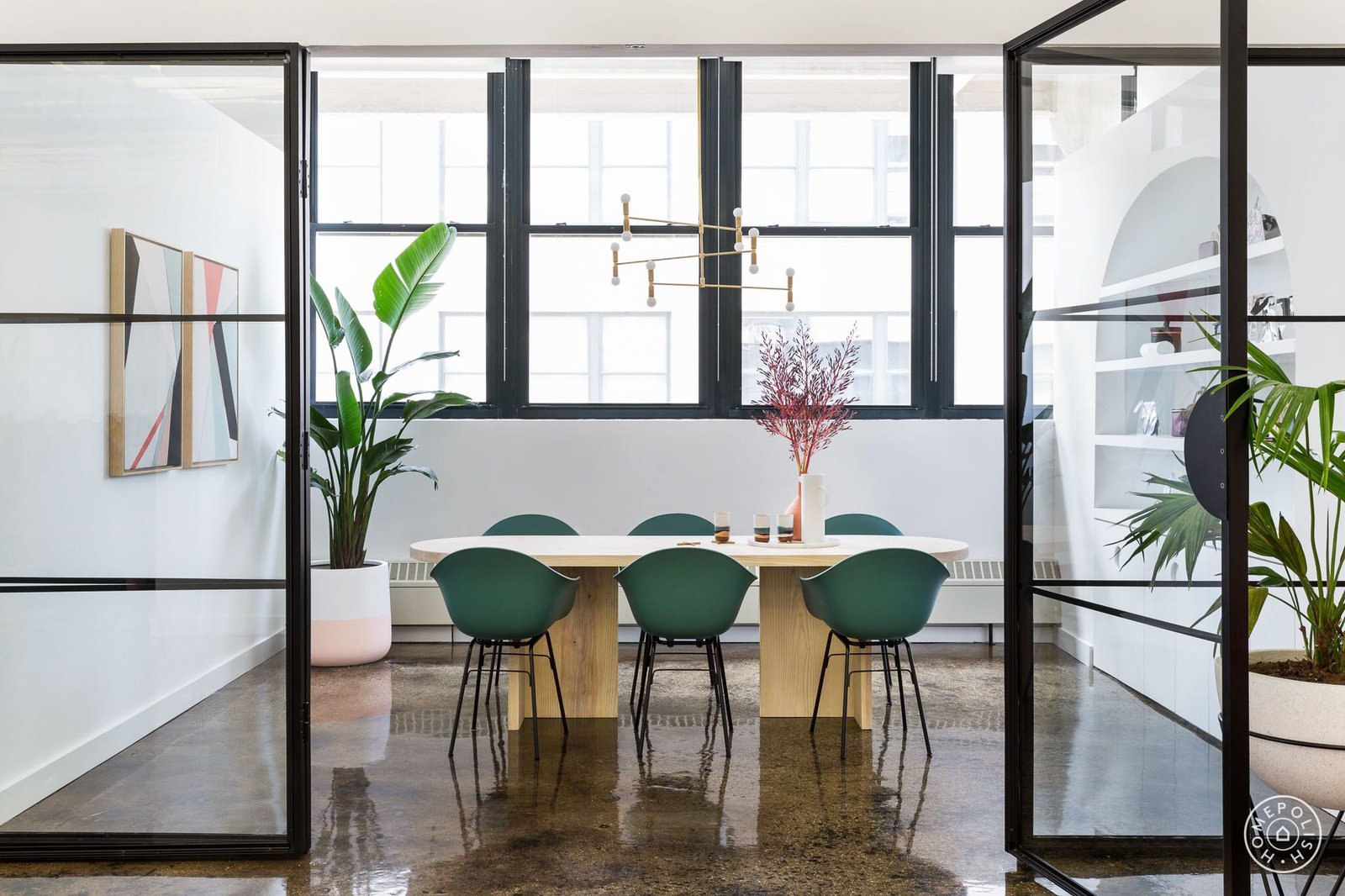 Workspace furniture setting