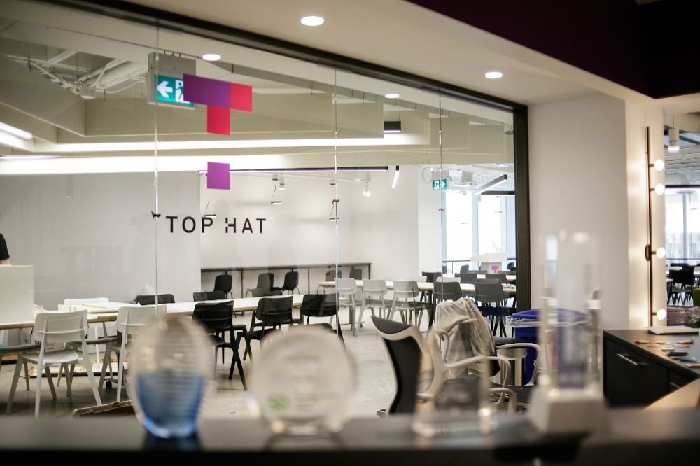 Workspace setting with TOOU furniture, image 2