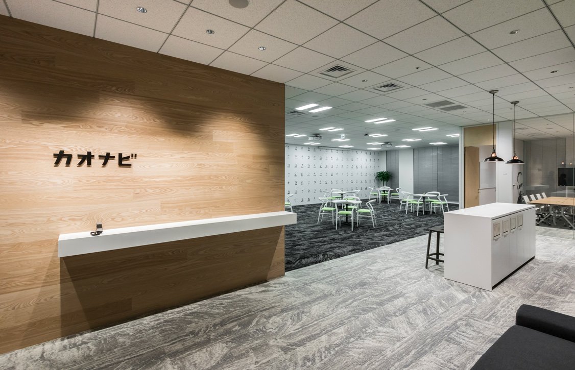 Workspace setting with TOOU furniture, image 2