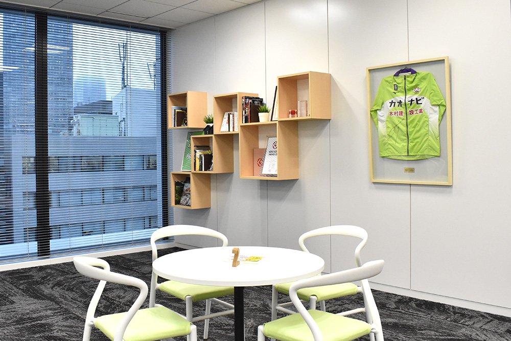 Workspace furniture setting