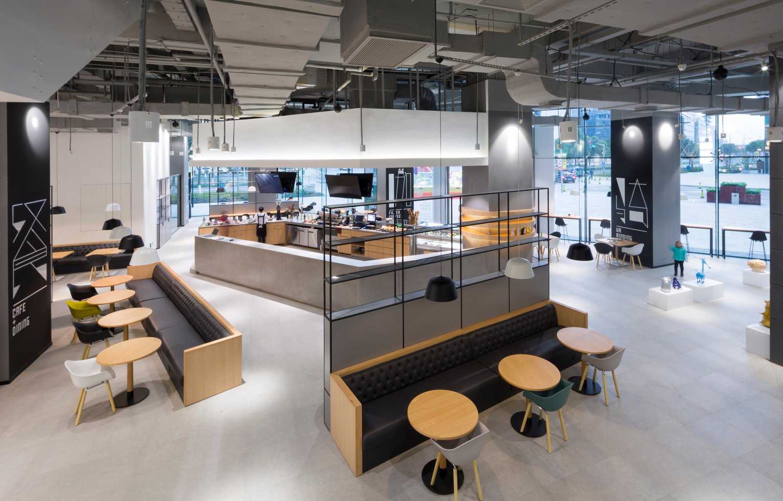 Workspace setting with TOOU furniture, image 3