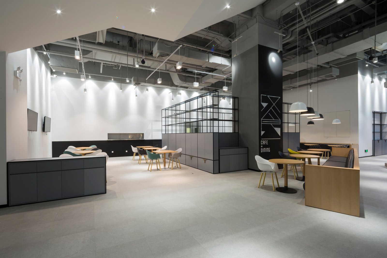 Workspace setting with TOOU furniture, image 4