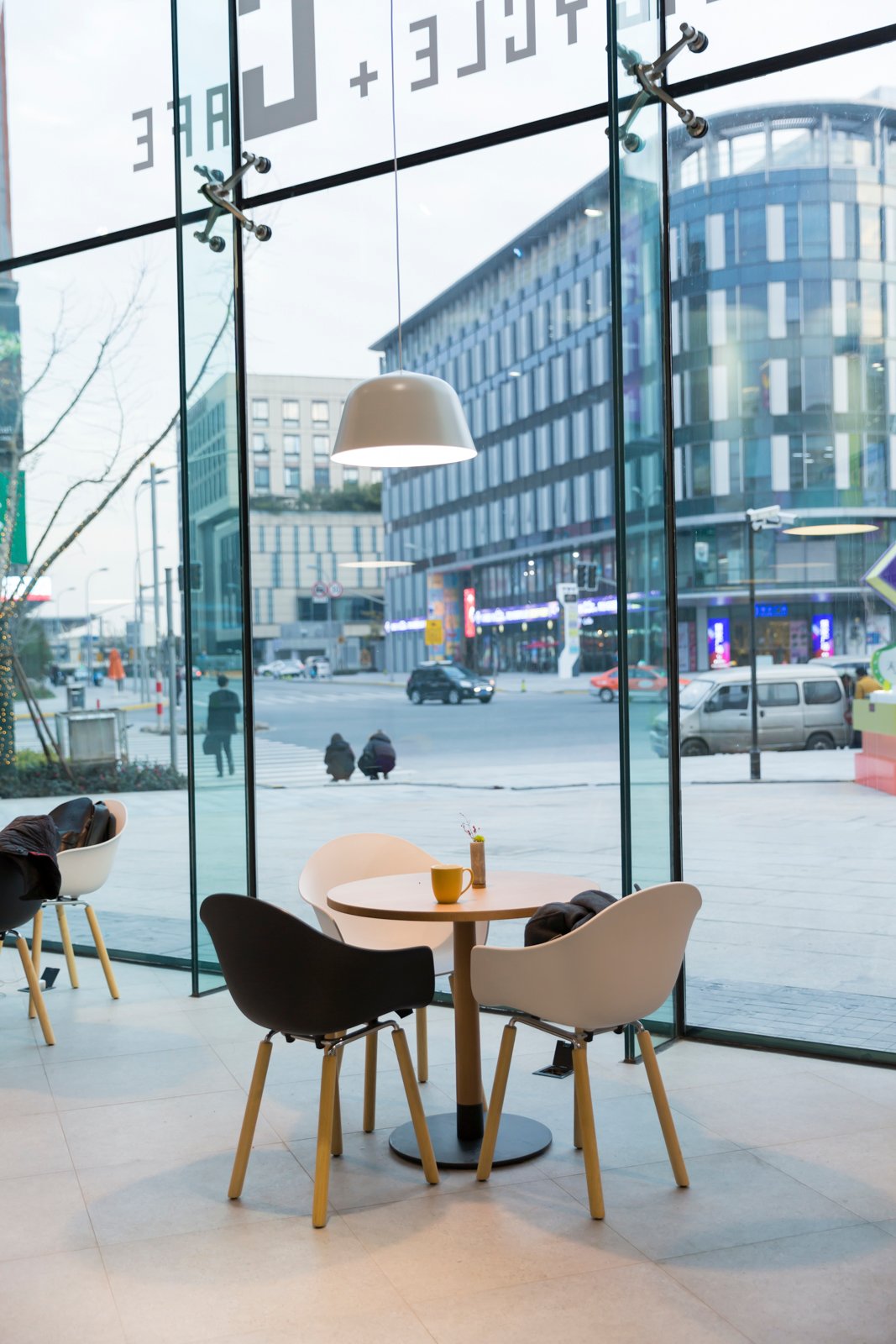 Workspace furniture setting